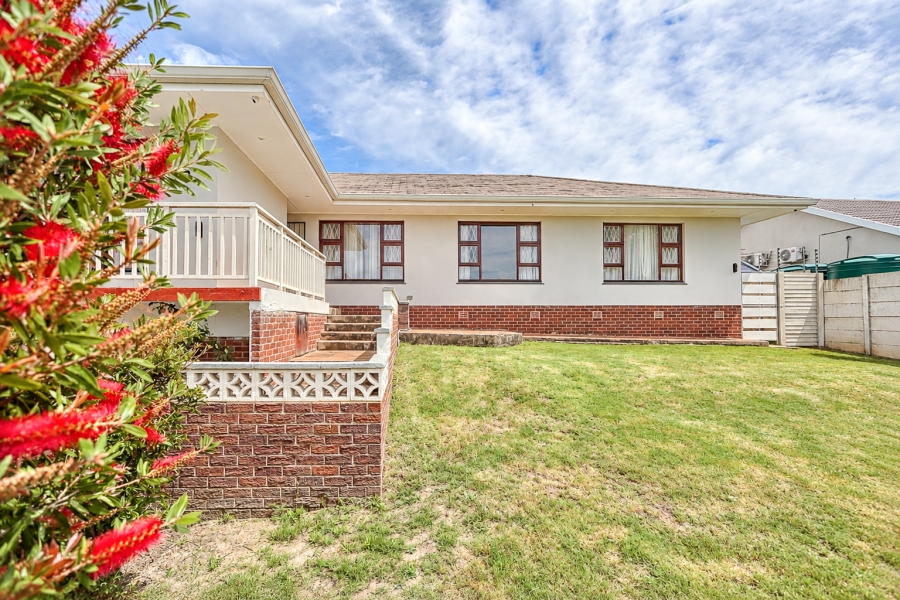 4 Bedroom Property for Sale in Nahoon Valley Park Eastern Cape